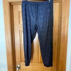 Athleta snakeskin pattern Brooklyn Jogger